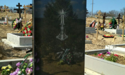 гравировка на памятнике из габро : свеча